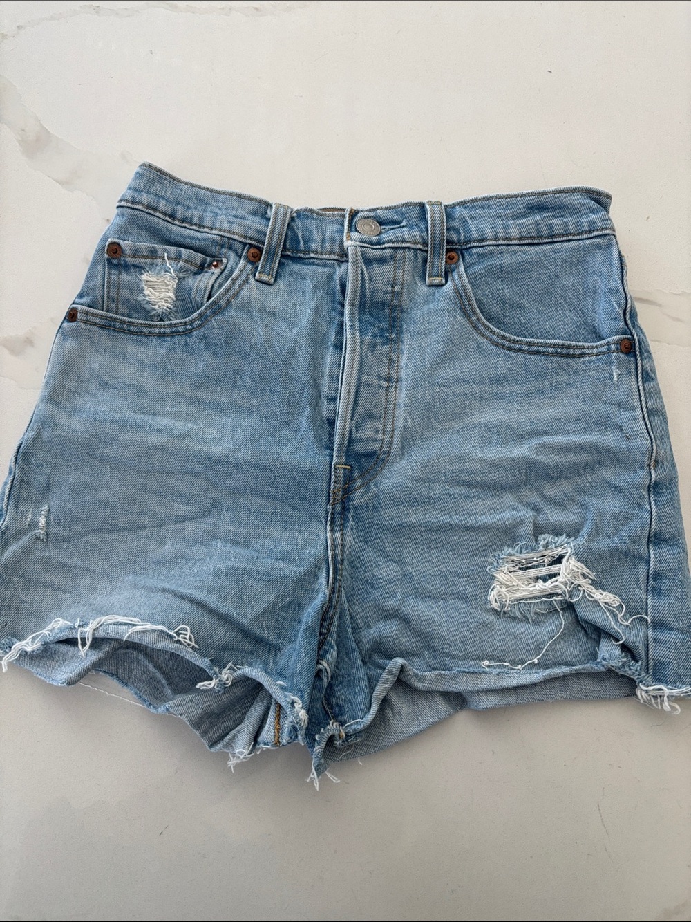 Levi’s Size 27 Light Wash Ribcage Shorts